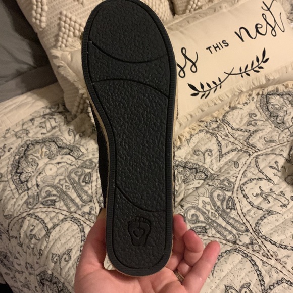 Bobs memory foam small wedge shoes. Size 8 black in excellent condition. - Picture 4 of 4